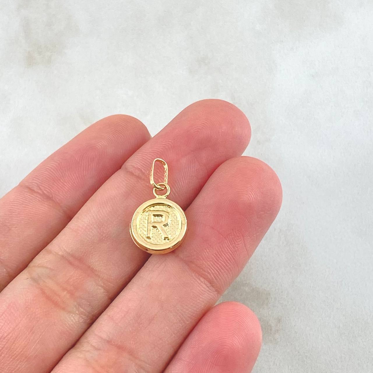 Dije Letra R 0.6gr / 3/4 in / Oro Amarillo 18K