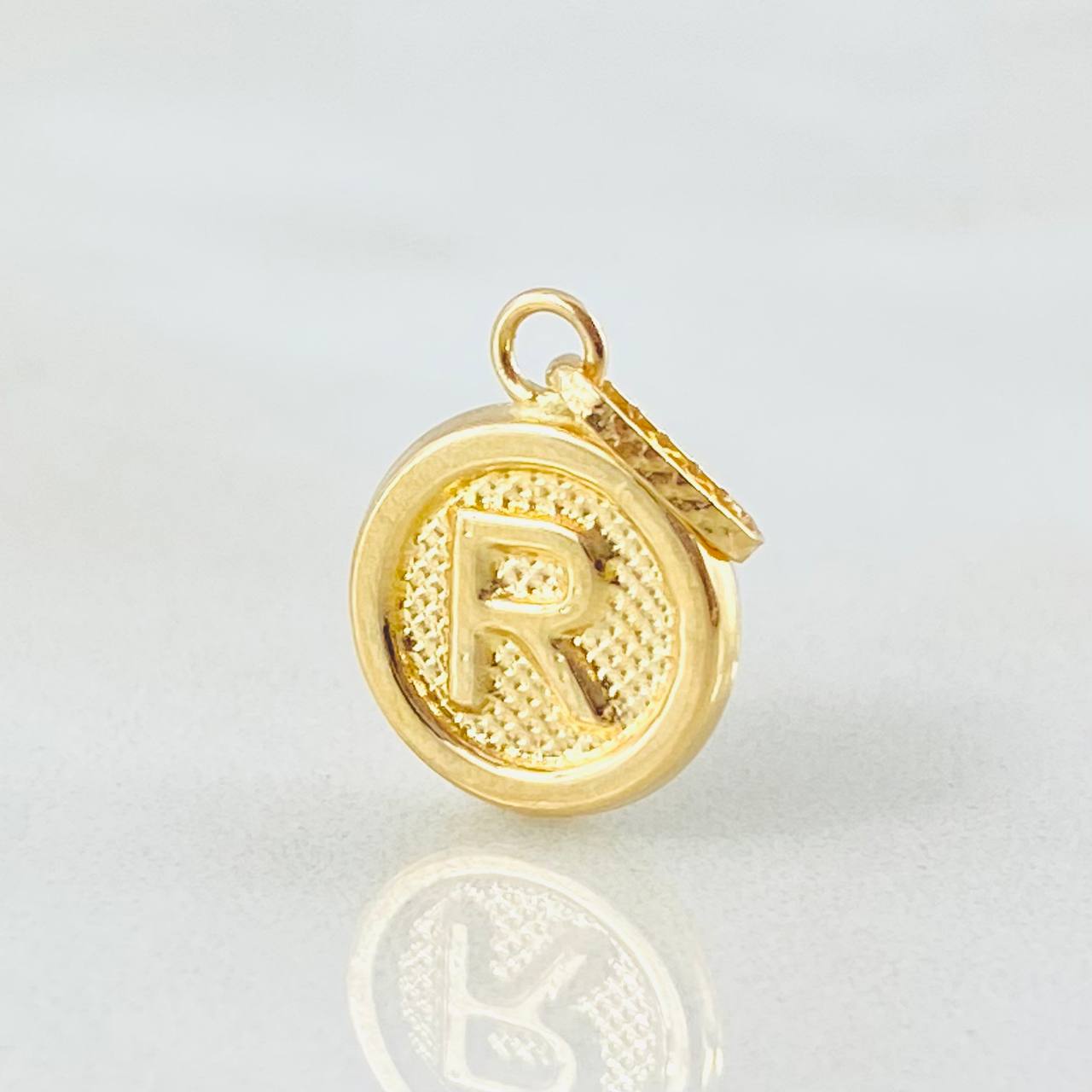 Dije Letra R 0.6gr / 3/4 in / Oro Amarillo 18K
