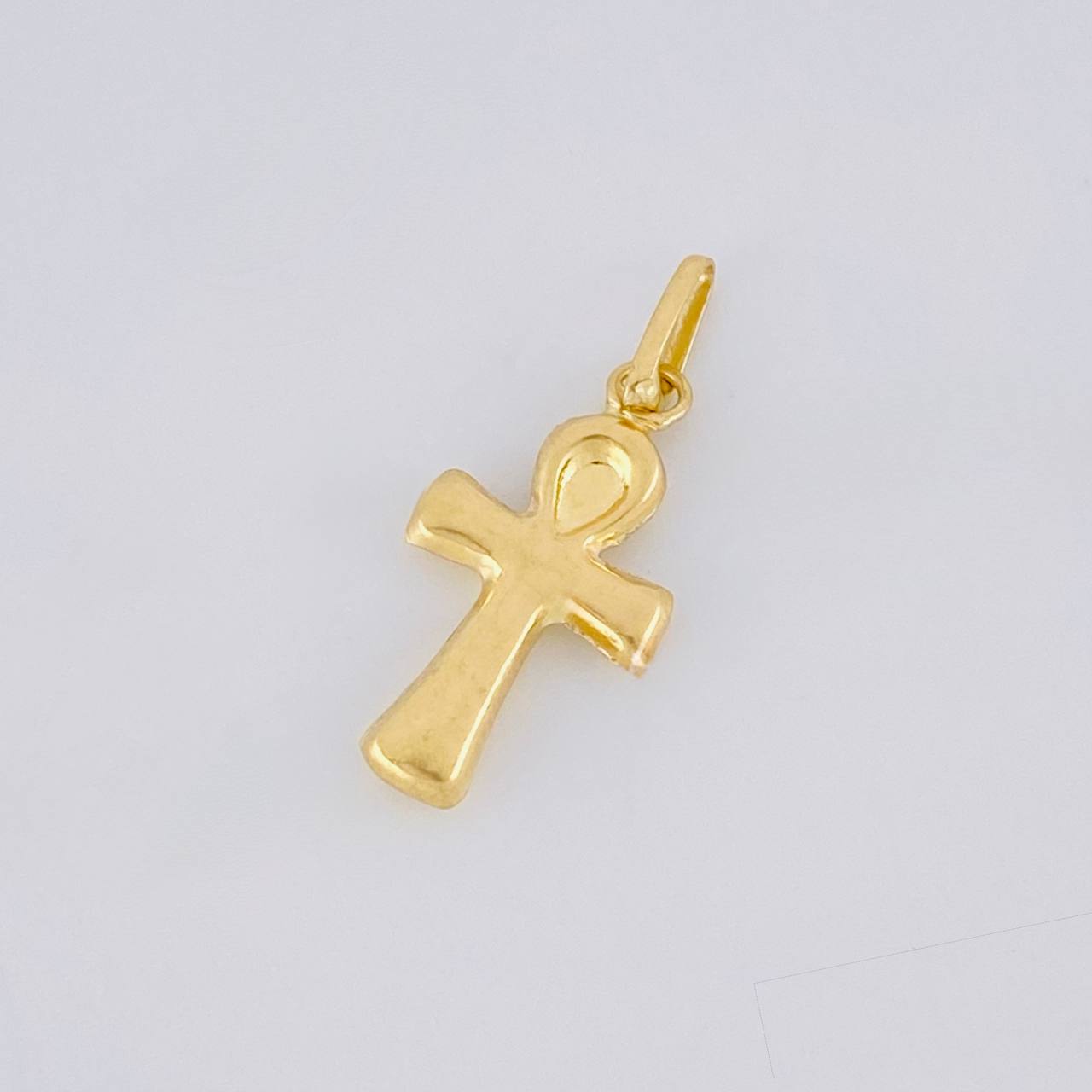 Dije Cruz Lisa Egipcia 0.35g / 3/4 in Oro Amarillo 18K