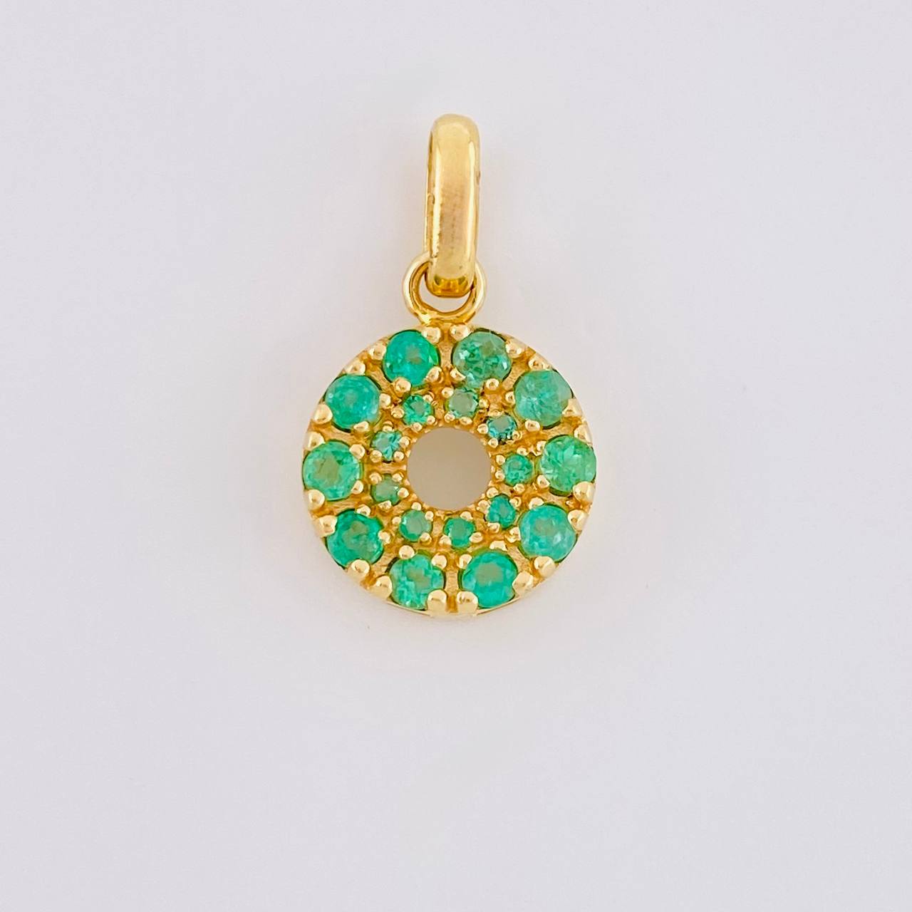 Dije Aro Tupido Esmeraldas 45pts 1.45gr / 3/4 in / Oro Amarillo 18K ©