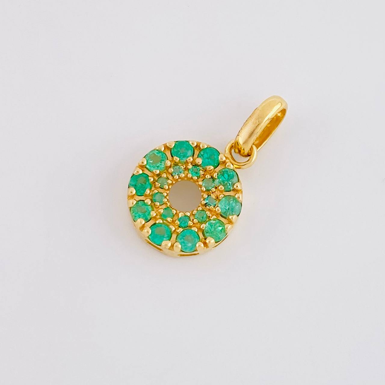 Dije Aro Tupido Esmeraldas 45pts 1.45gr / 3/4 in / Oro Amarillo 18K ©