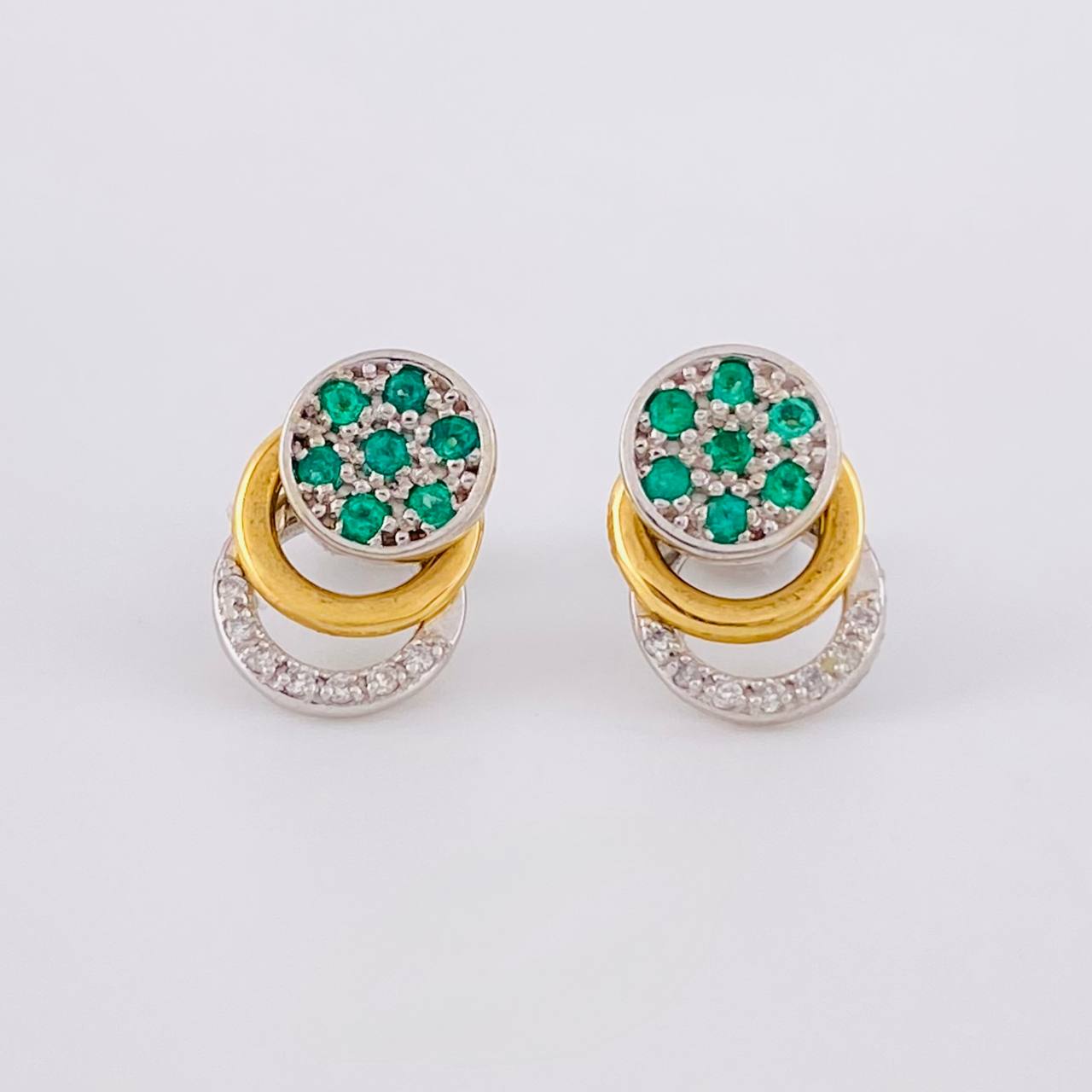 Topos Tres Aros Sello Flor 3.25gr / 1.3cm / Esmeraldas 22pts Diamantes 7pts Dos Oros Amarillo Blanco 18K (Joya) ©