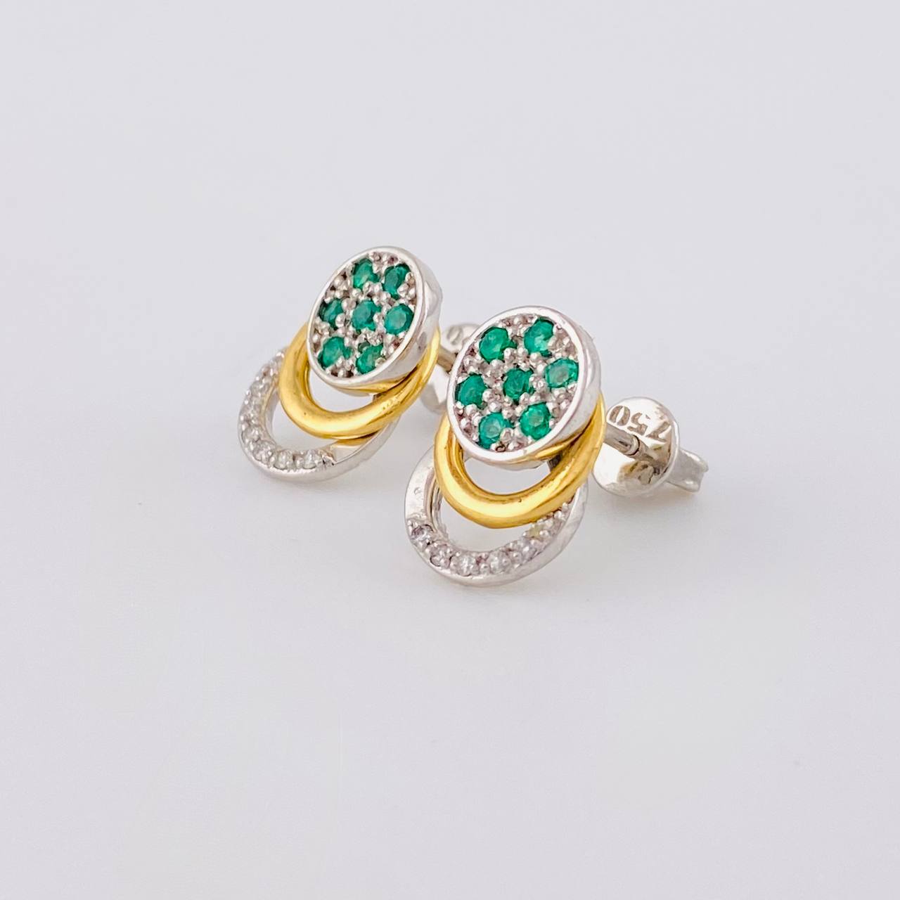 Topos Tres Aros Sello Flor 3.25gr / 1.3cm / Esmeraldas 22pts Diamantes 7pts Dos Oros Amarillo Blanco 18K (Joya) ©
