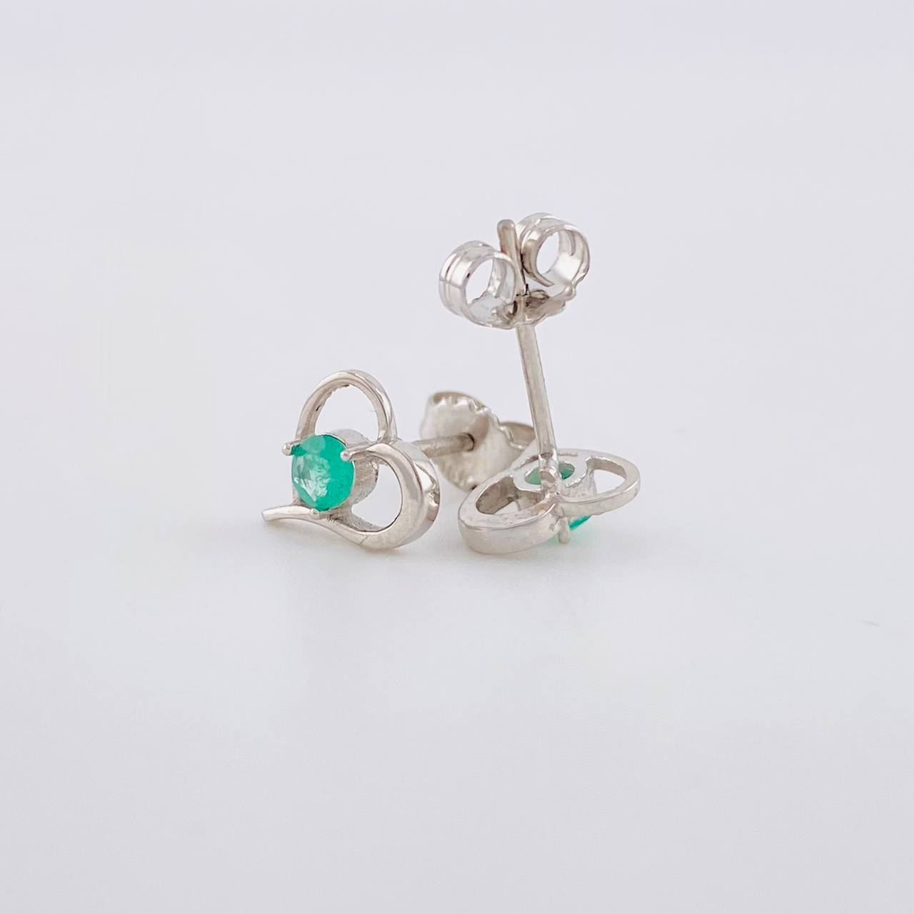 Topos Corazón Silueta 1.3gr / 8mm Esmeraldas 24pts Broche Mariposa Oro Blanco 18K (Joya) ©