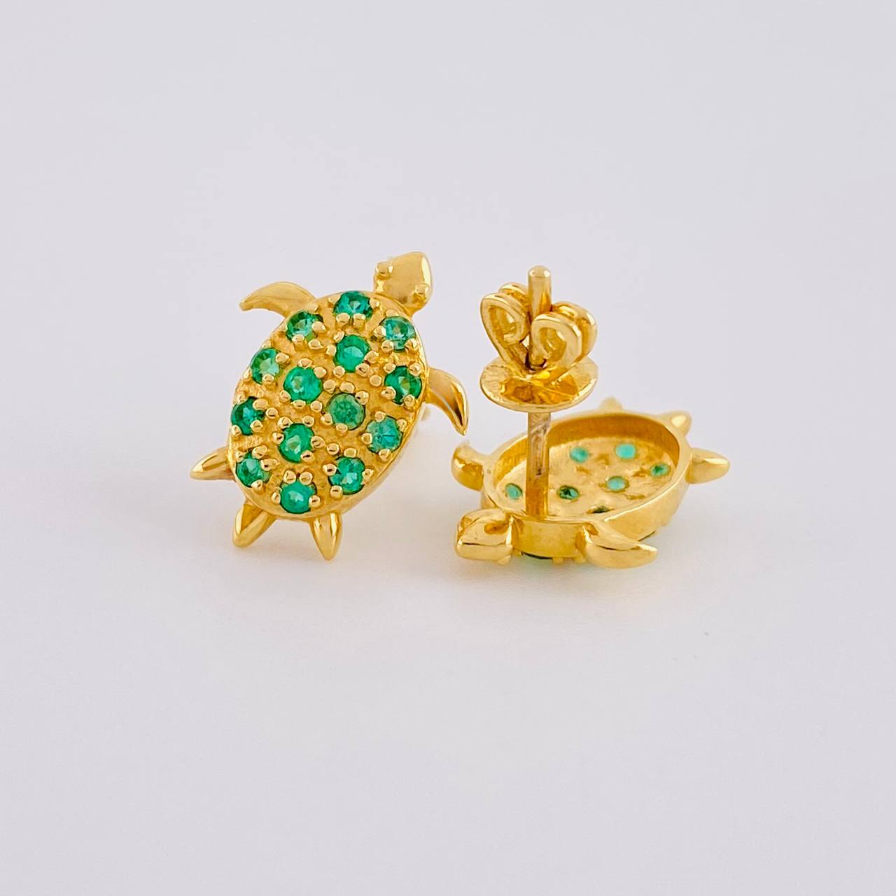 Topos Tortuga Esmeraldas 44pts 2.85gr / 1.4cm / Oro 18K ©