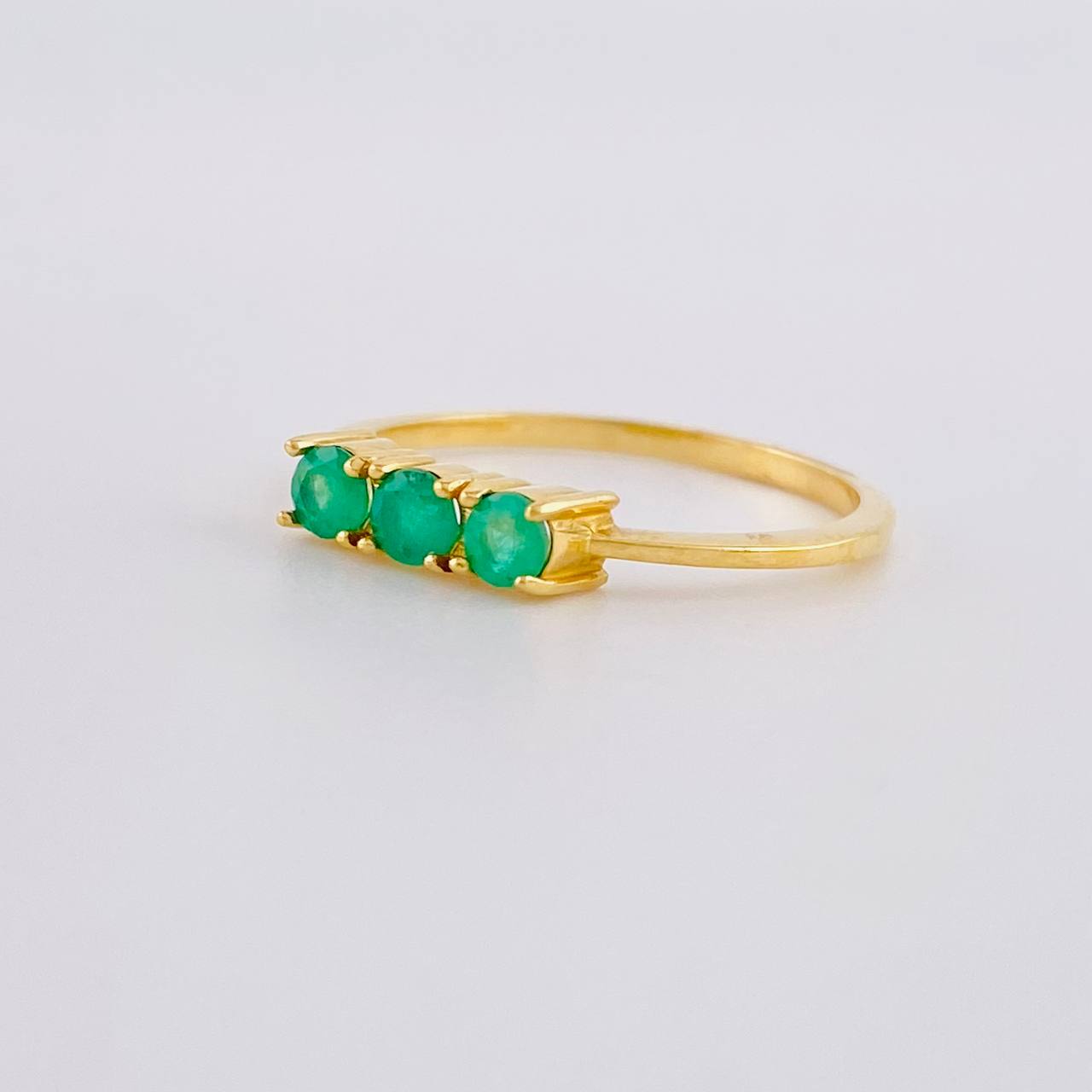Anillo Trinity 1.95gr T7 Esmeraldas 36pts Oro Amarillo (Joya) ©