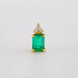 Dije Tri Cuadro 0.65gr / 1cm / Esmeraldas 0.60pts - Diamantes Blancos 0.01pts Oro Amarillo 18K (Joya) ©