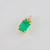 Dije Tri Cuadro 0.65gr / 1cm / Esmeraldas 0.60pts - Diamantes Blancos 0.01pts Oro Amarillo 18K (Joya) ©