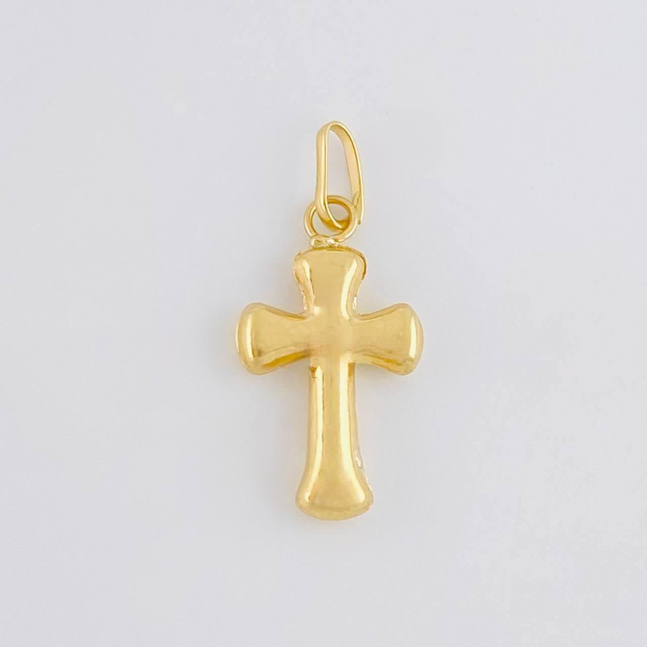 Dije Cruz Puntas Curvas 0.35g / 3/4 in Oro Amarillo 18K