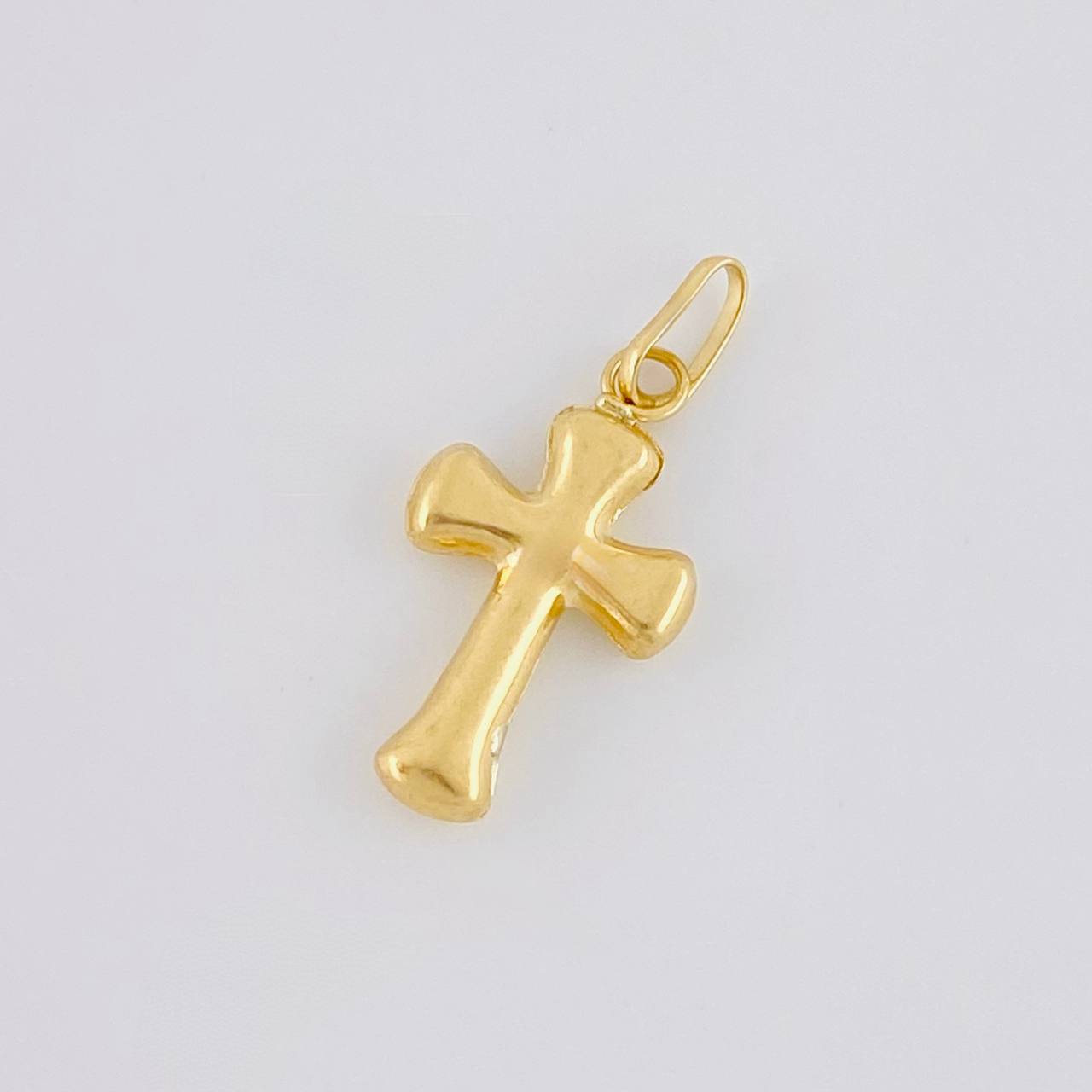 Dije Cruz Puntas Curvas 0.35g / 3/4 in Oro Amarillo 18K