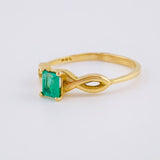 Anillo Solitario Rectangular Triple Infinito 2.35gr / T7 1/4 / Esmeralda 15pts Oro Amarillo 18K (Joya) ©