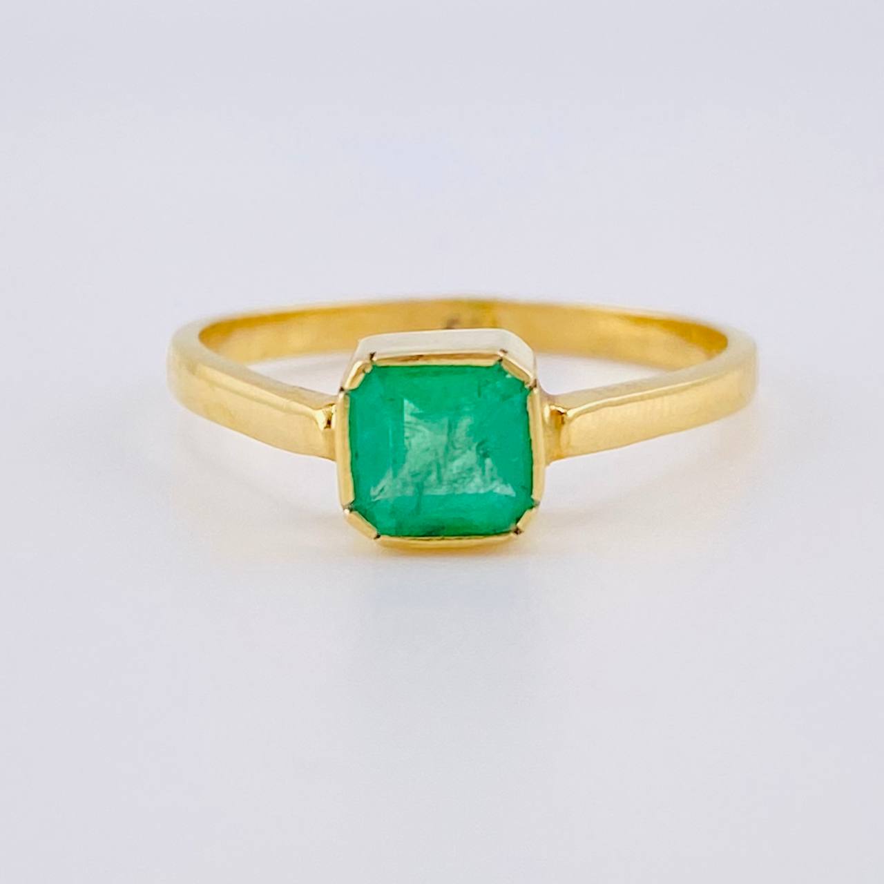 Anillo Solitario Cubo 2.4gr / T7 1/4 / Esmeraldas 55Pts Oro Amarillo 18K ©