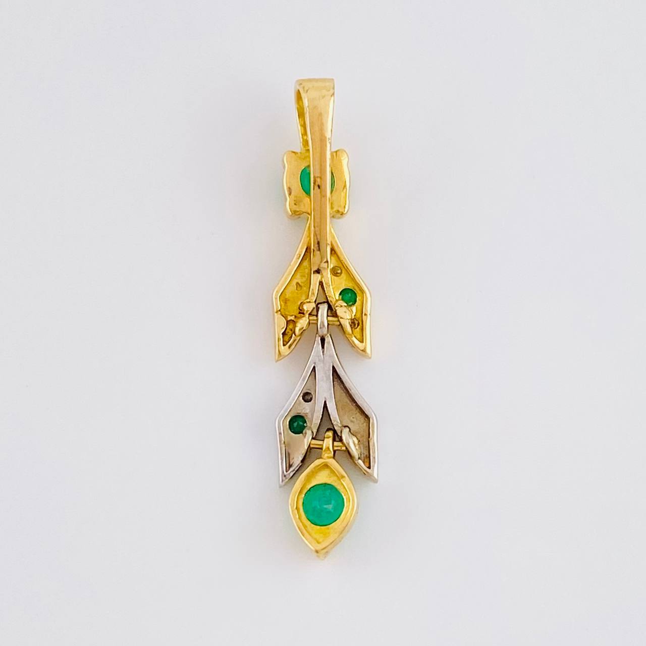 Dije Liana De Hojas 1.6gr / 2.8cm / Articulada Esmeraldas 32Ptos Diamante 5Pts Dos Oros Amarillo Blanco 18K (Joya) ©