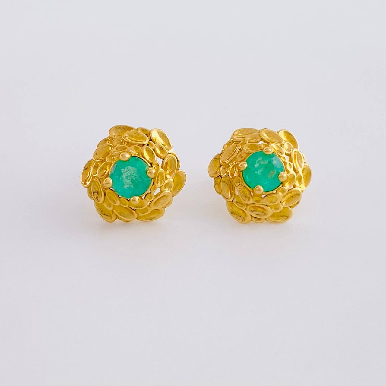 Topos Flor Zinnia 2.75gr / 1.1cm / Esmeraldas 62Pts Oro Amarillo 18K ©