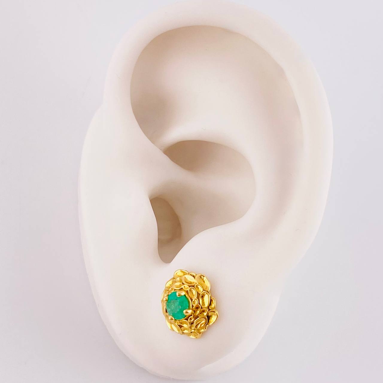Topos Flor Zinnia 2.75gr / 1.1cm / Esmeraldas 62Pts Oro Amarillo 18K ©