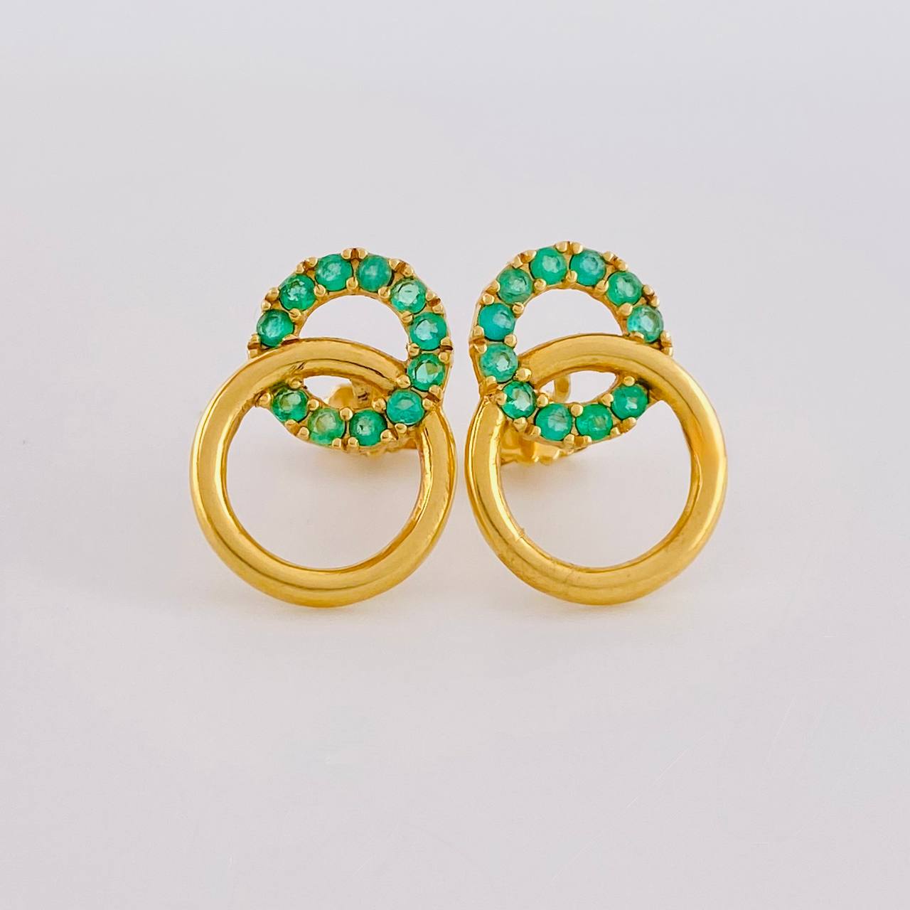 Stud Earrings Overlapping Hoops 3.2gr / Emeralds 84pts Lobster Claw Yellow Gold Butterfly (Jewel) ©