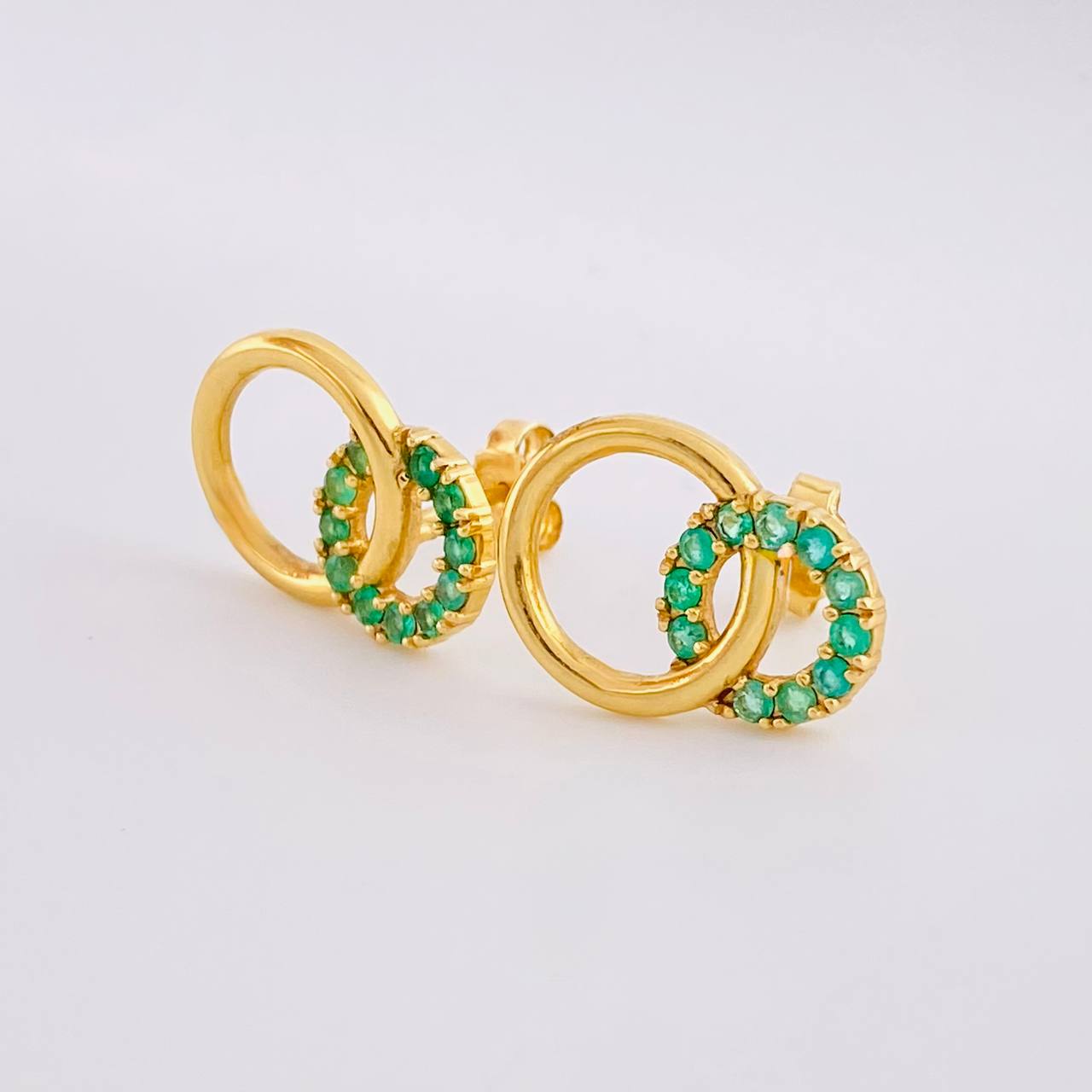 Stud Earrings Overlapping Hoops 3.2gr / Emeralds 84pts Lobster Claw Yellow Gold Butterfly (Jewel) ©