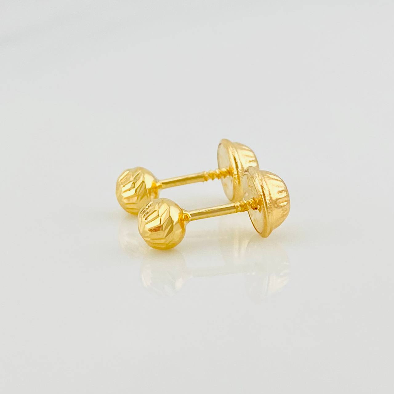 Diamond Cut Bead Stud Earrings 0.5g / in / 4mm Yellow Gold 18K