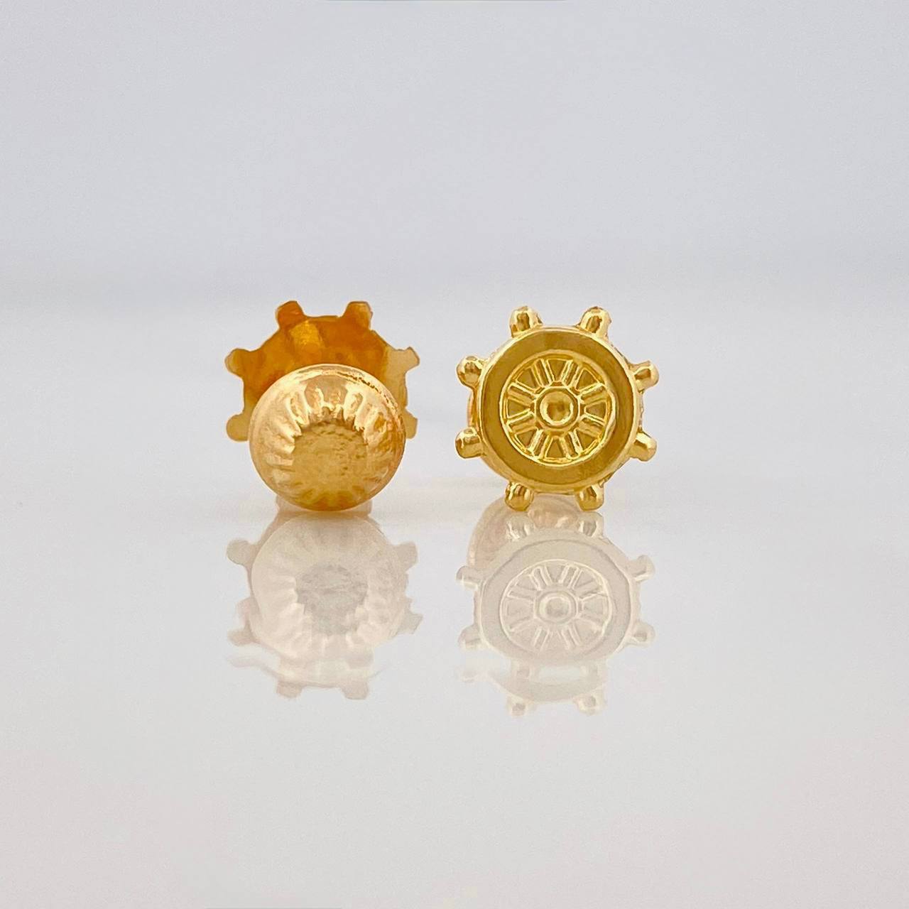 Helm Stud Earrings 0.6g / in / 8mm Yellow Gold 18K