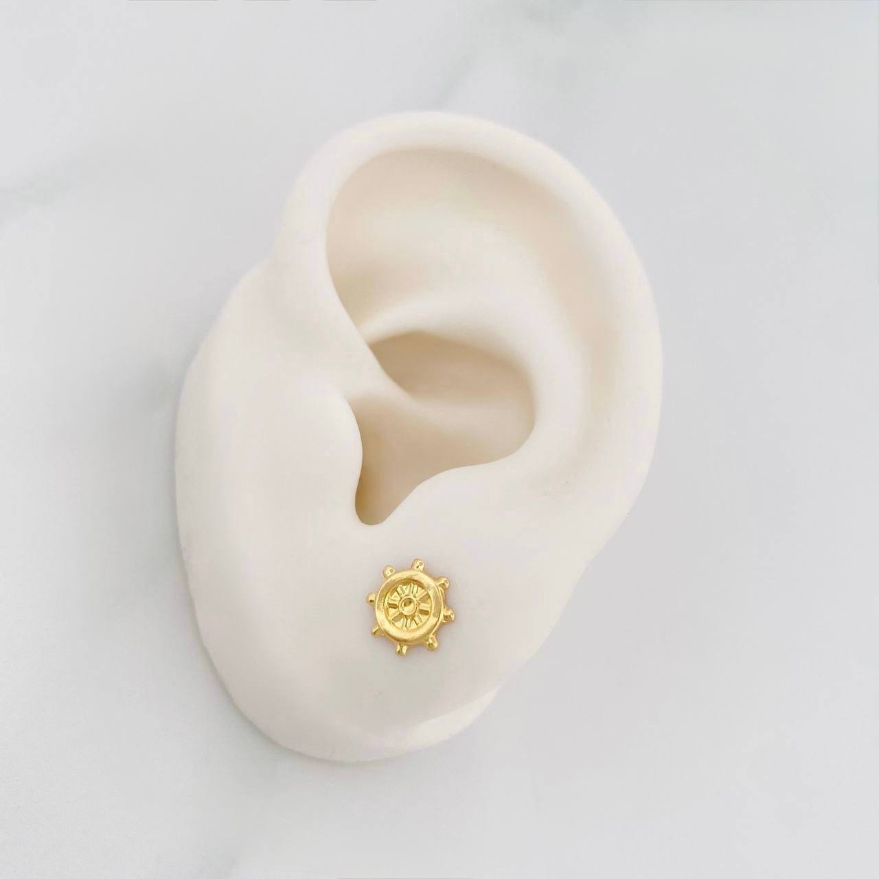 Helm Stud Earrings 0.6g / in / 8mm Yellow Gold 18K