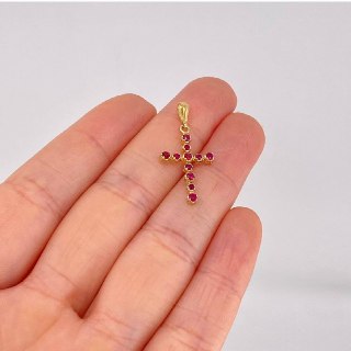 Dije Cruz Tupida Rubíes 34pts 1g / 1 in Oro Amarillo 18K