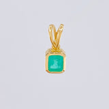 Dije Marco Cuadrado Esmeralda 90pts 1.55g / 1/2 in Oro Amarillo 18K