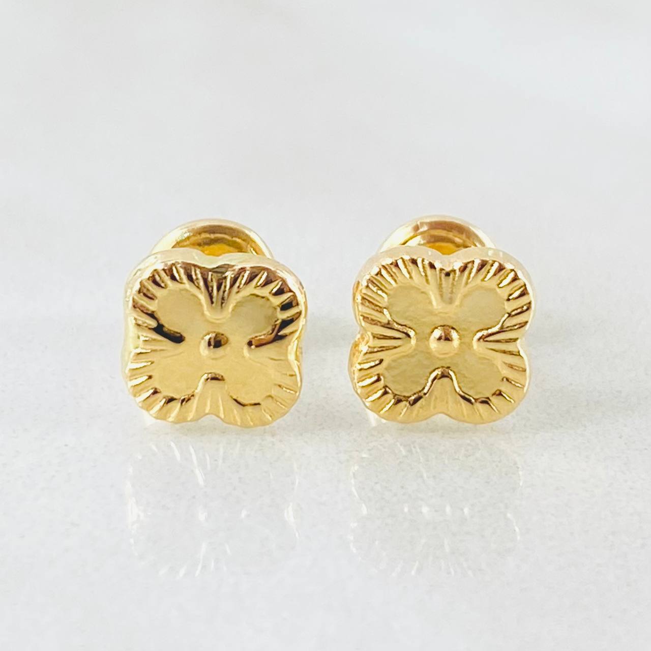 Topos Trebol 0.8gr / Oro Amarillo 18K ©