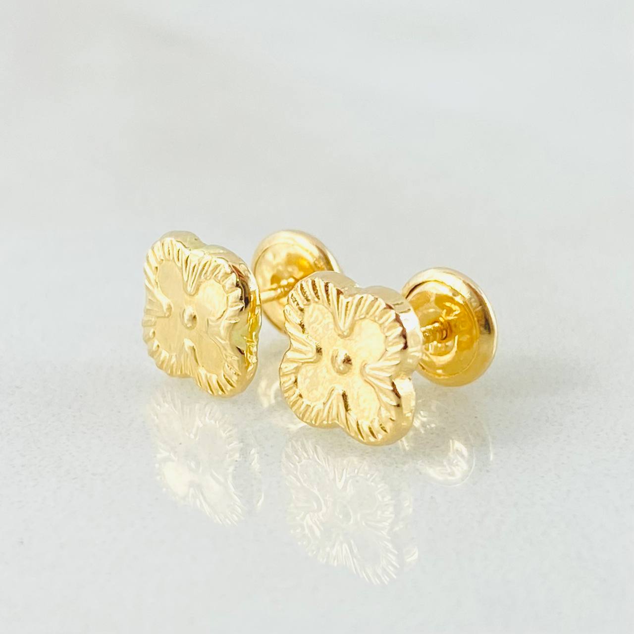Topos Trebol 0.8gr / Oro Amarillo 18K ©