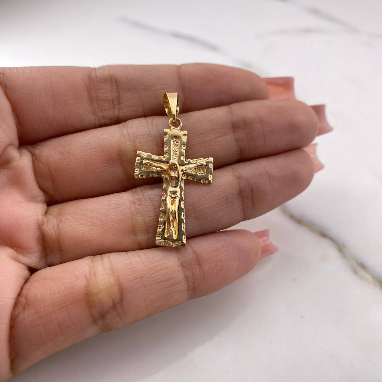 Pendant Cross Christ 3.09gr / 3.6cm / 18K Yellow Gold $