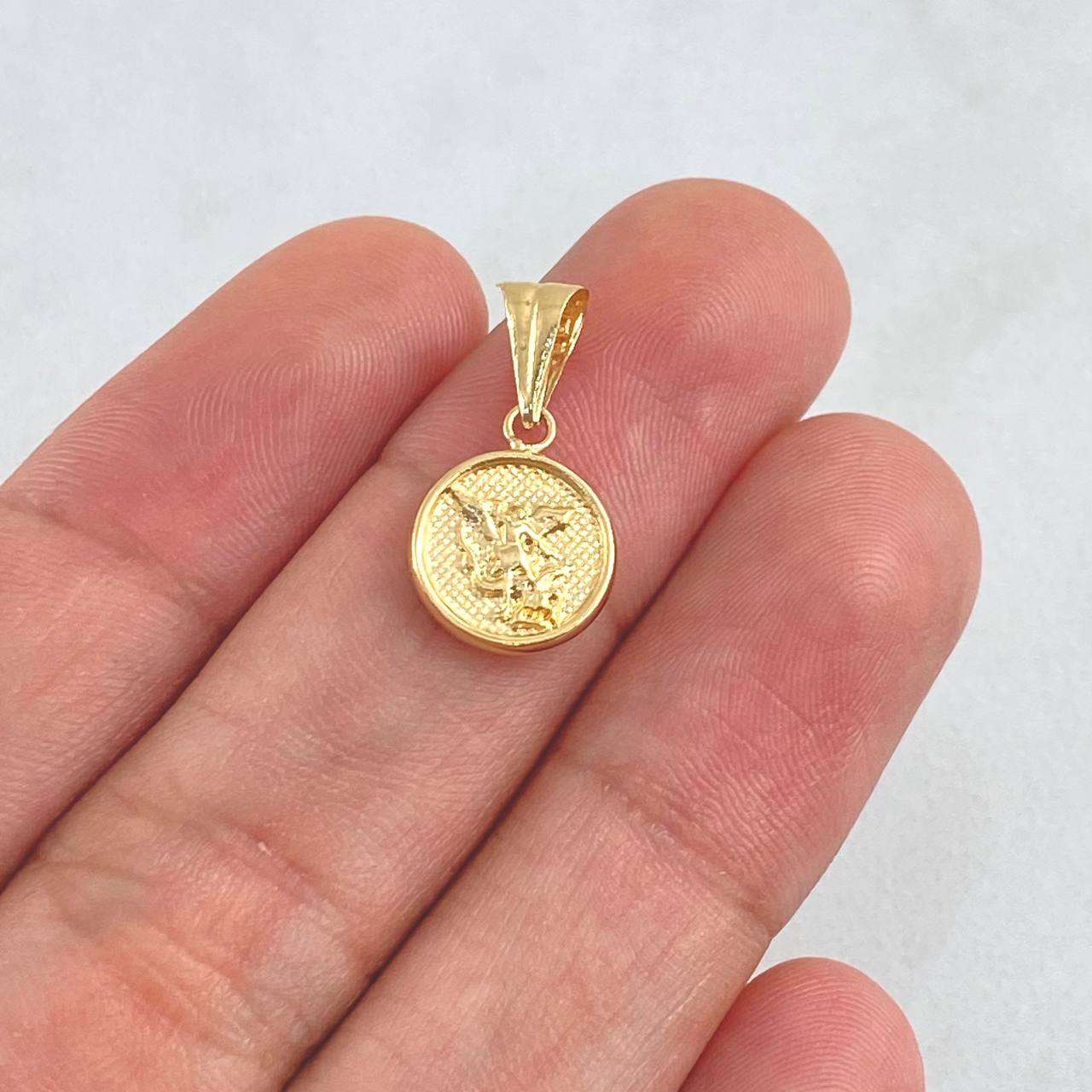 Pendant San Miguel Archangel 0.65gr / 1.8cm / Textured Stamped Smooth Edge 18K Yellow Gold