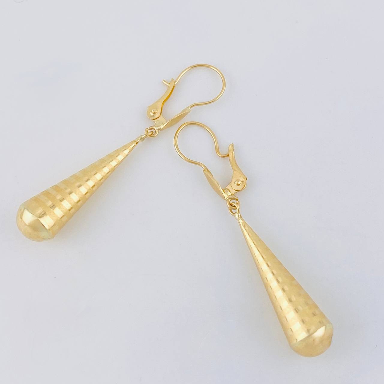 Candongas Lagrima 1.1 g / 1 1/2 in Oro Amarillo 18K