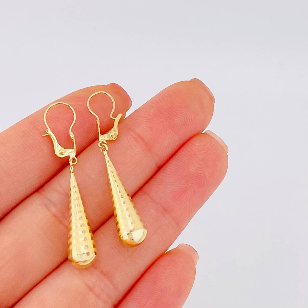 Candongas Lagrima 1.1 g / 1 1/2 in Oro Amarillo 18K