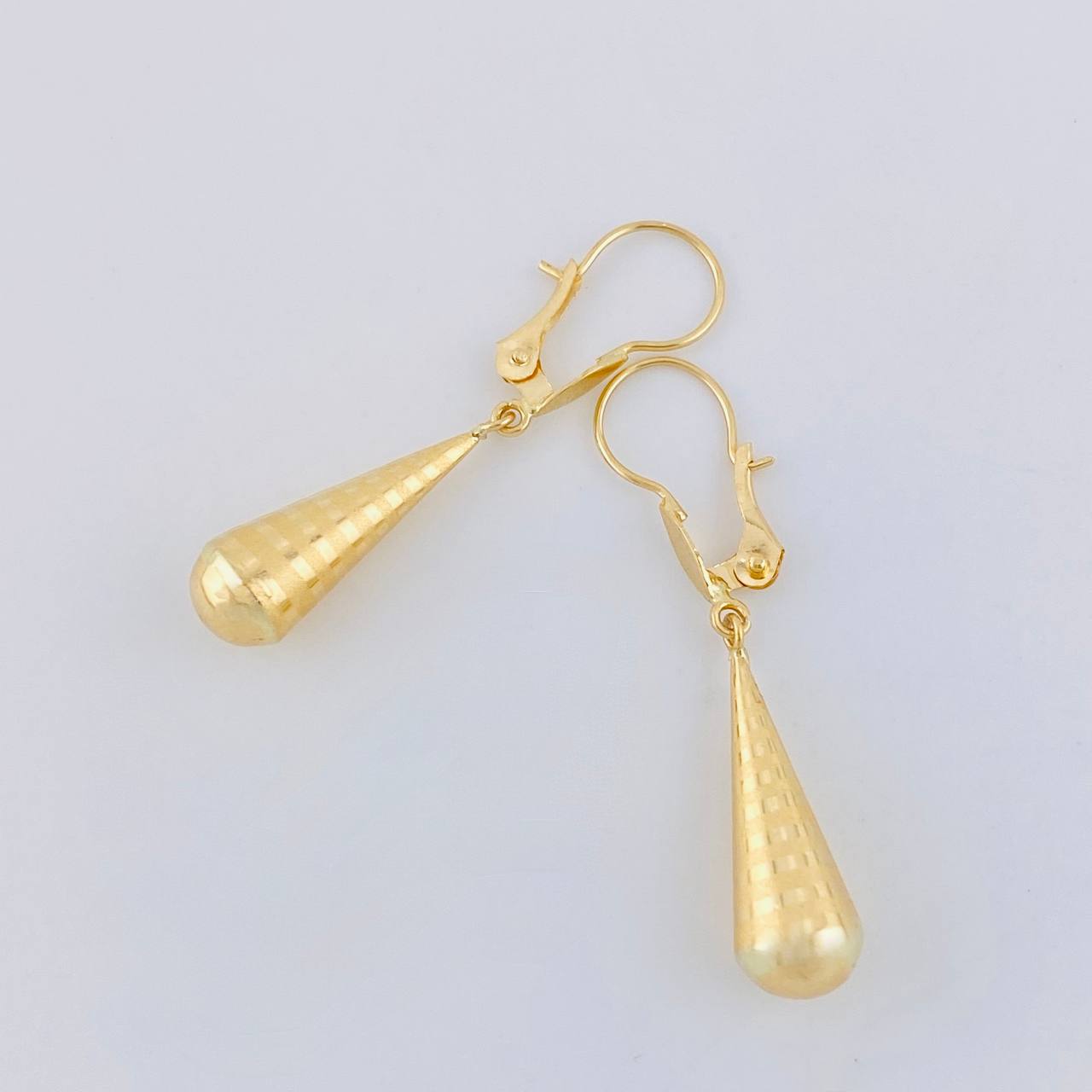 Hoop Earrings Tear 0.7 g / 1 1/2 in 18K Yellow Gold