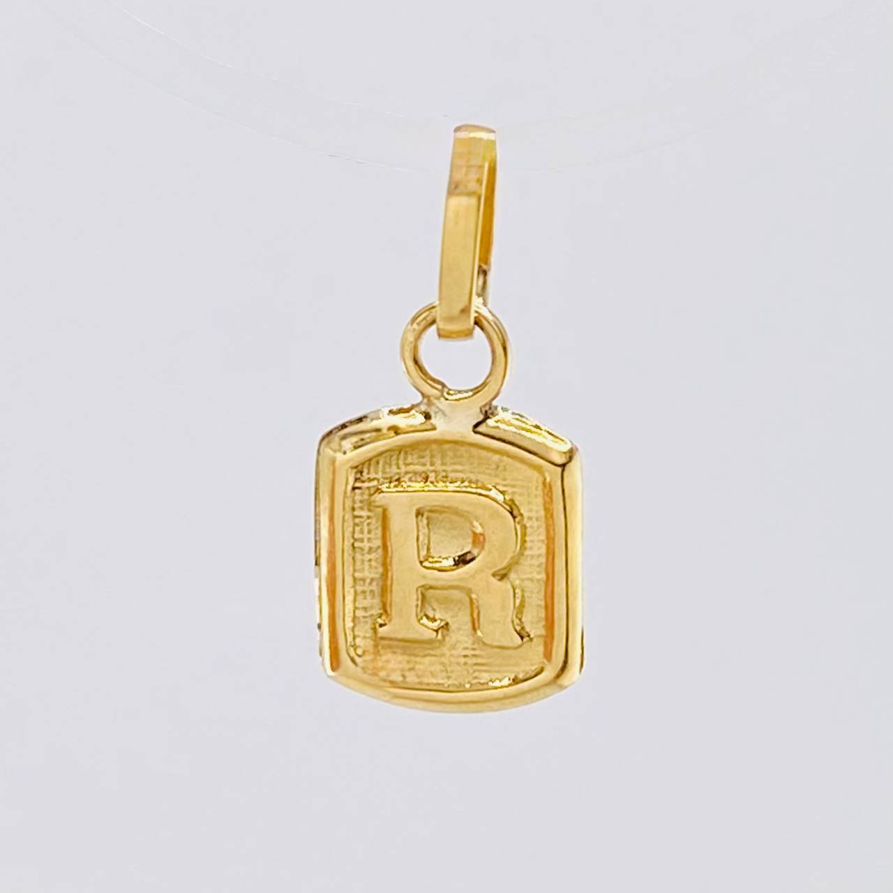 Dije Letra R 0.3g / 1/2 in Oro Amarillo 18K