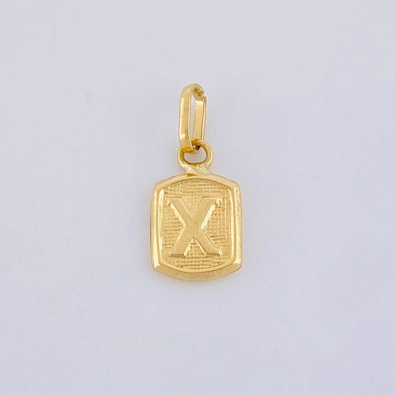 Dije Letra X 0.35 g / 1/2 in Oro Amarillo 18K