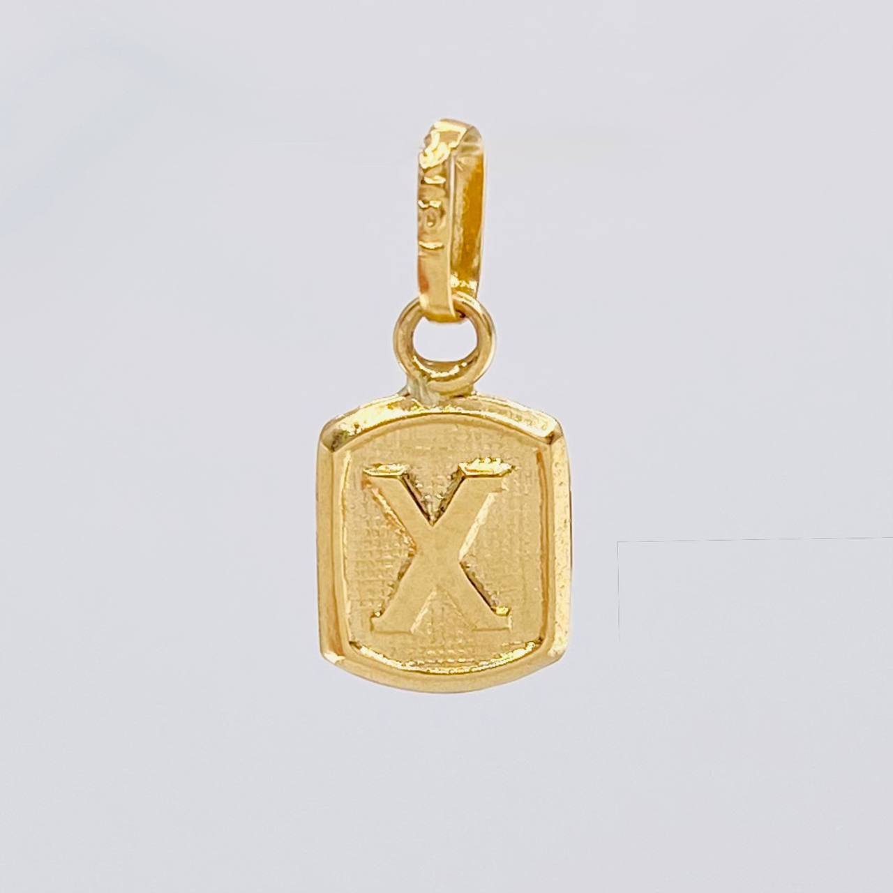 Dije Letra X 0.3 g / 1/2 in Oro Amarillo 18K