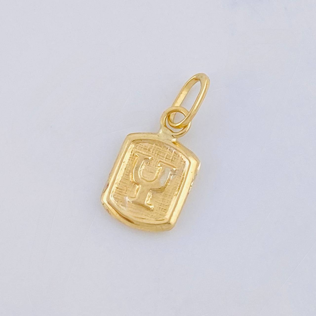 Dije Letra Y 0.35 g / 1/2 in Oro Amarillo 18K