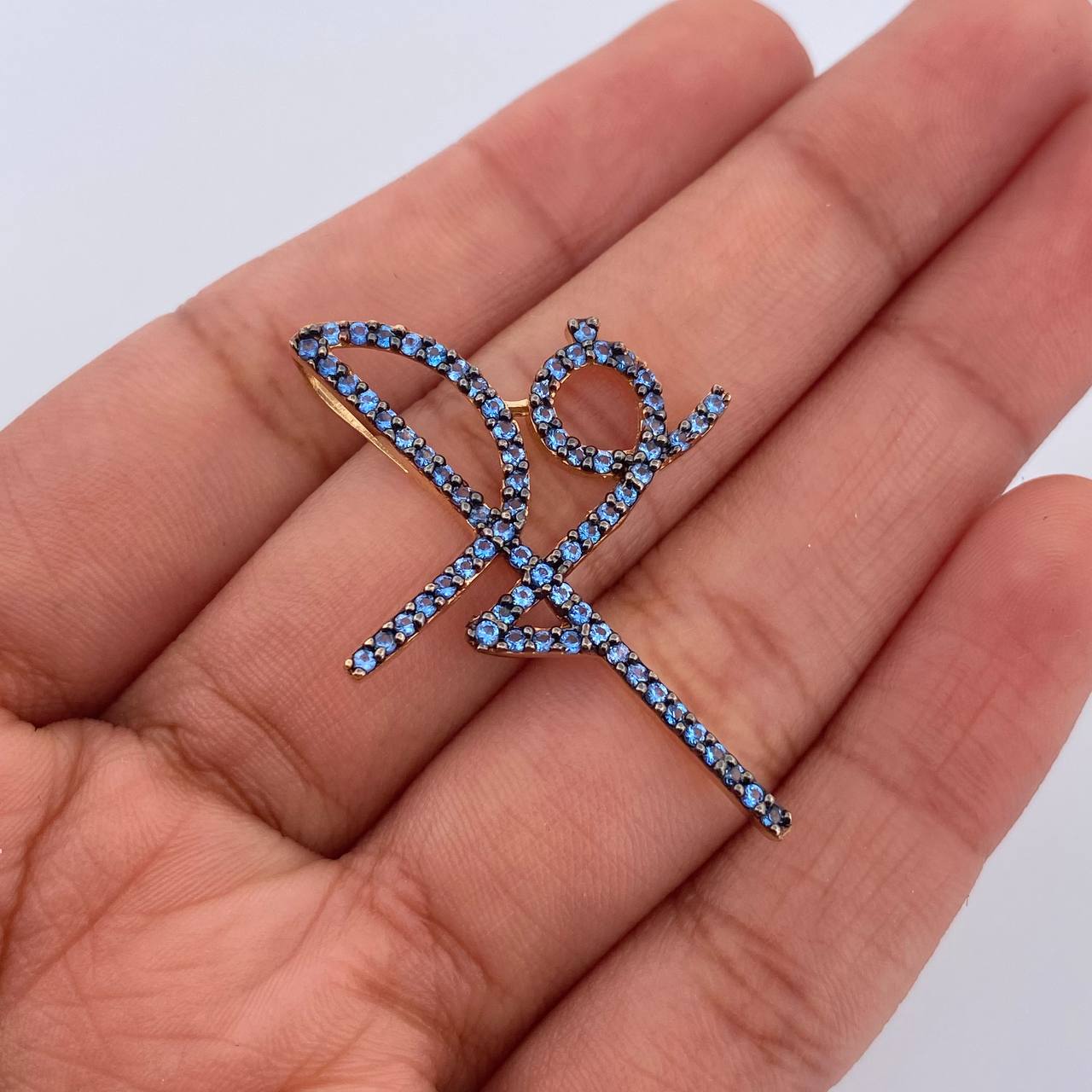 Faith Cross Pendant 3.05gr / 3.8cm / 1.5in / 18K Gold $