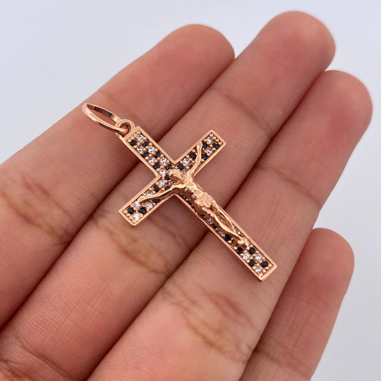 Dije Cruz Cristo 2.45gr / 3.5cm / Oro 18K $