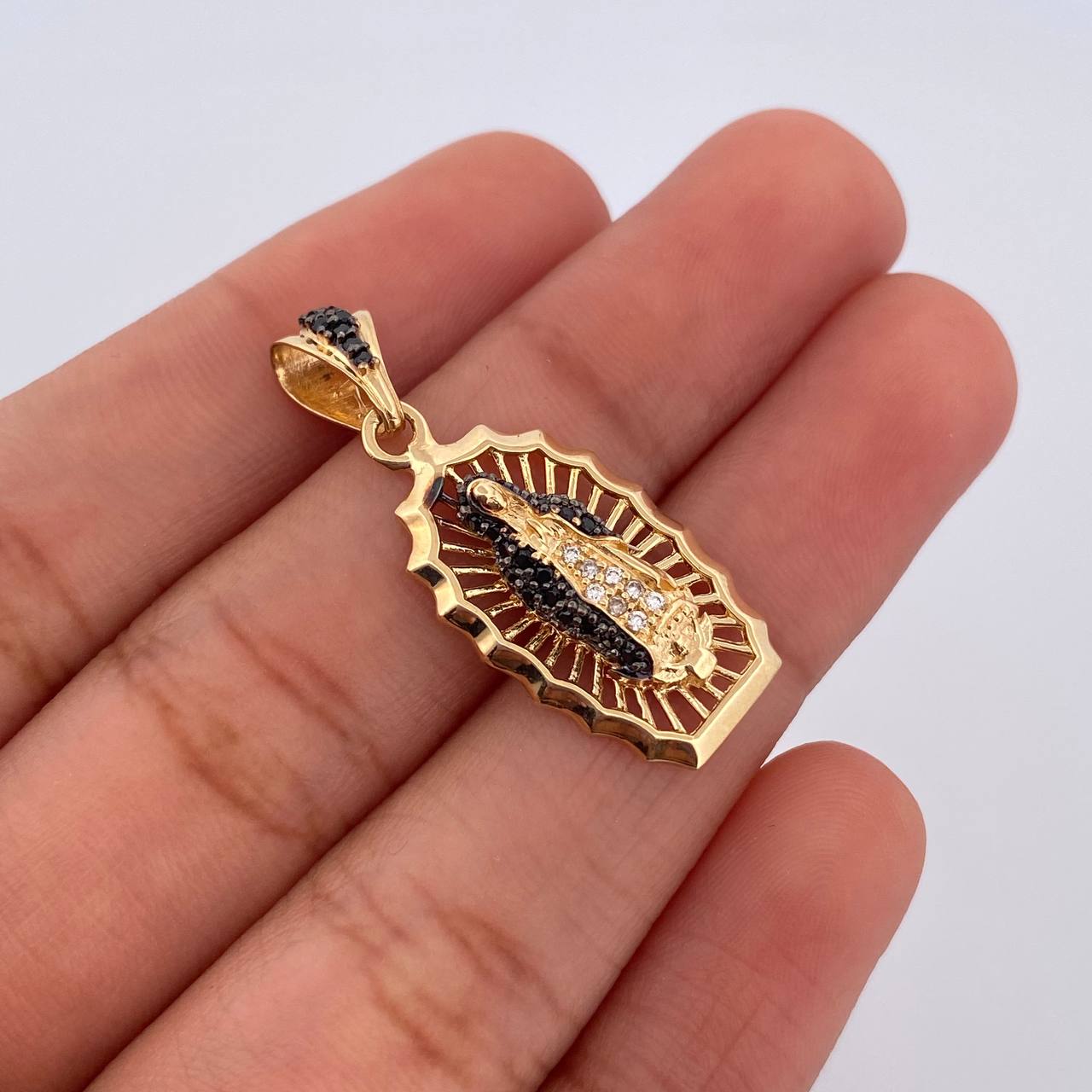 Pendant Virgin of Guadalupe 3.05gr / 3.1cm / 18K Gold $