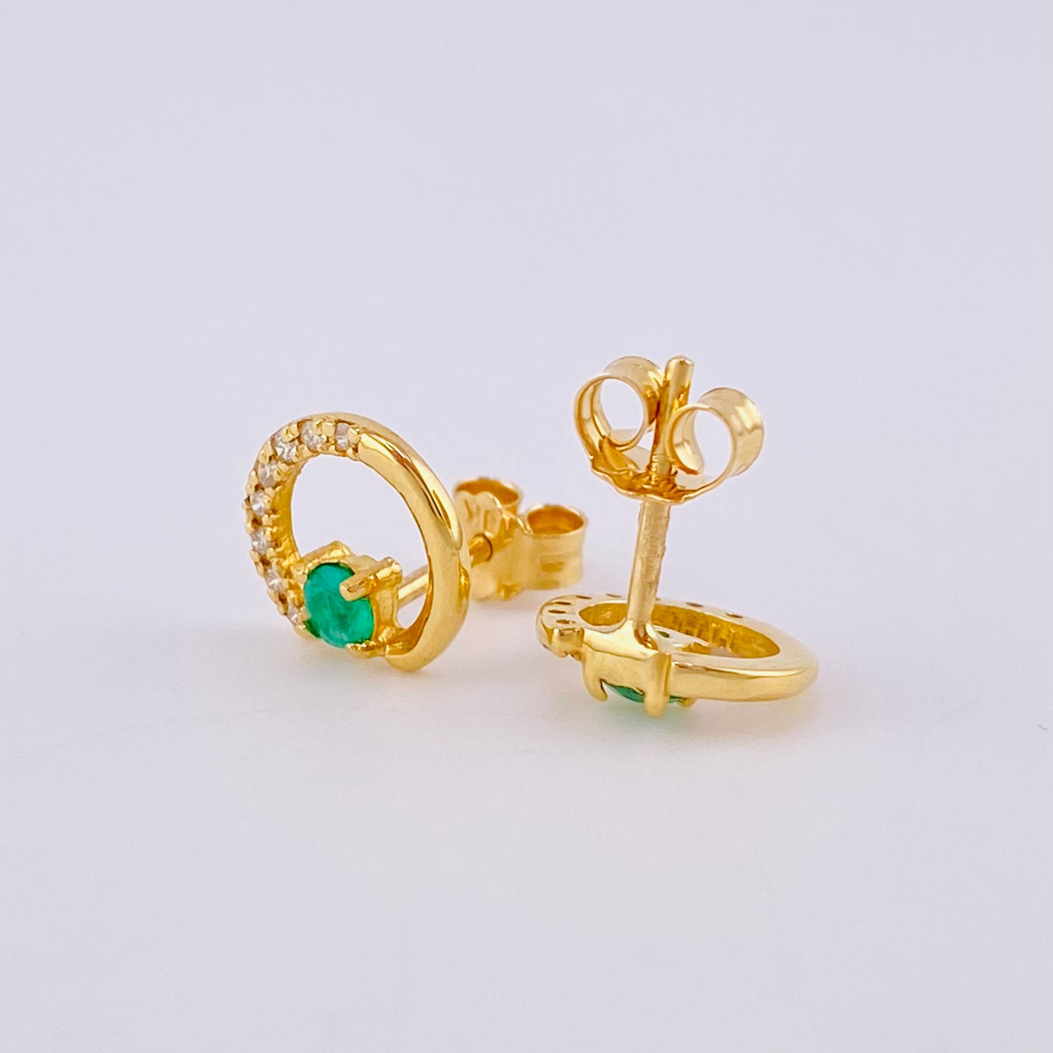 Topos Aro Parcial Esmeraldas 24pts - Diamantes 30pts 1.55gr / Oro 18K ©