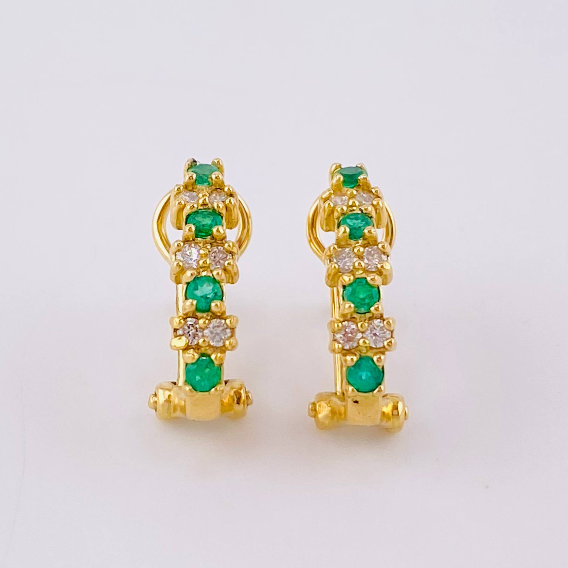 Omega Hoop Earrings Scattered Points Emerald 26pts Diamonds 16pts 3.05gr / 1.5cm / 18K Yellow Gold ©