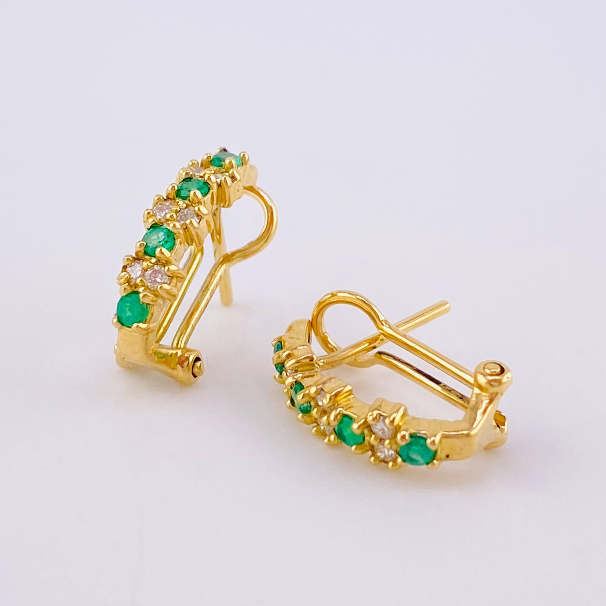 Omega Hoop Earrings Scattered Points Emerald 26pts Diamonds 16pts 3.05gr / 1.5cm / 18K Yellow Gold ©