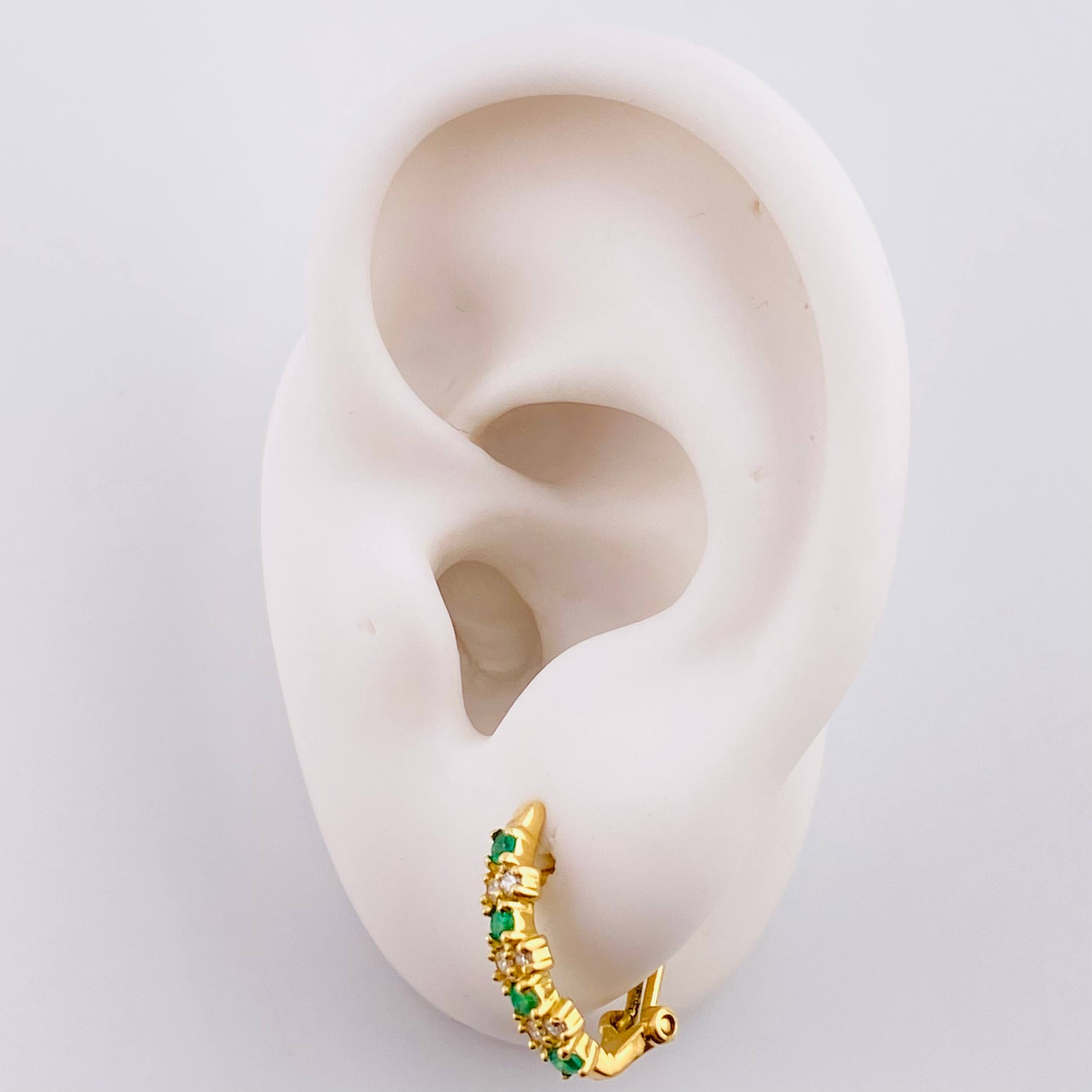 Omega Hoop Earrings Scattered Points Emerald 26pts Diamonds 16pts 3.05gr / 1.5cm / 18K Yellow Gold ©