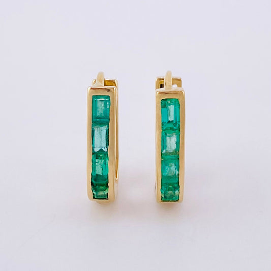 Candongas Curvas Perpendiculares Esmeraldas 56pts 2.9gr / 1.5cm / Oro 18K ©