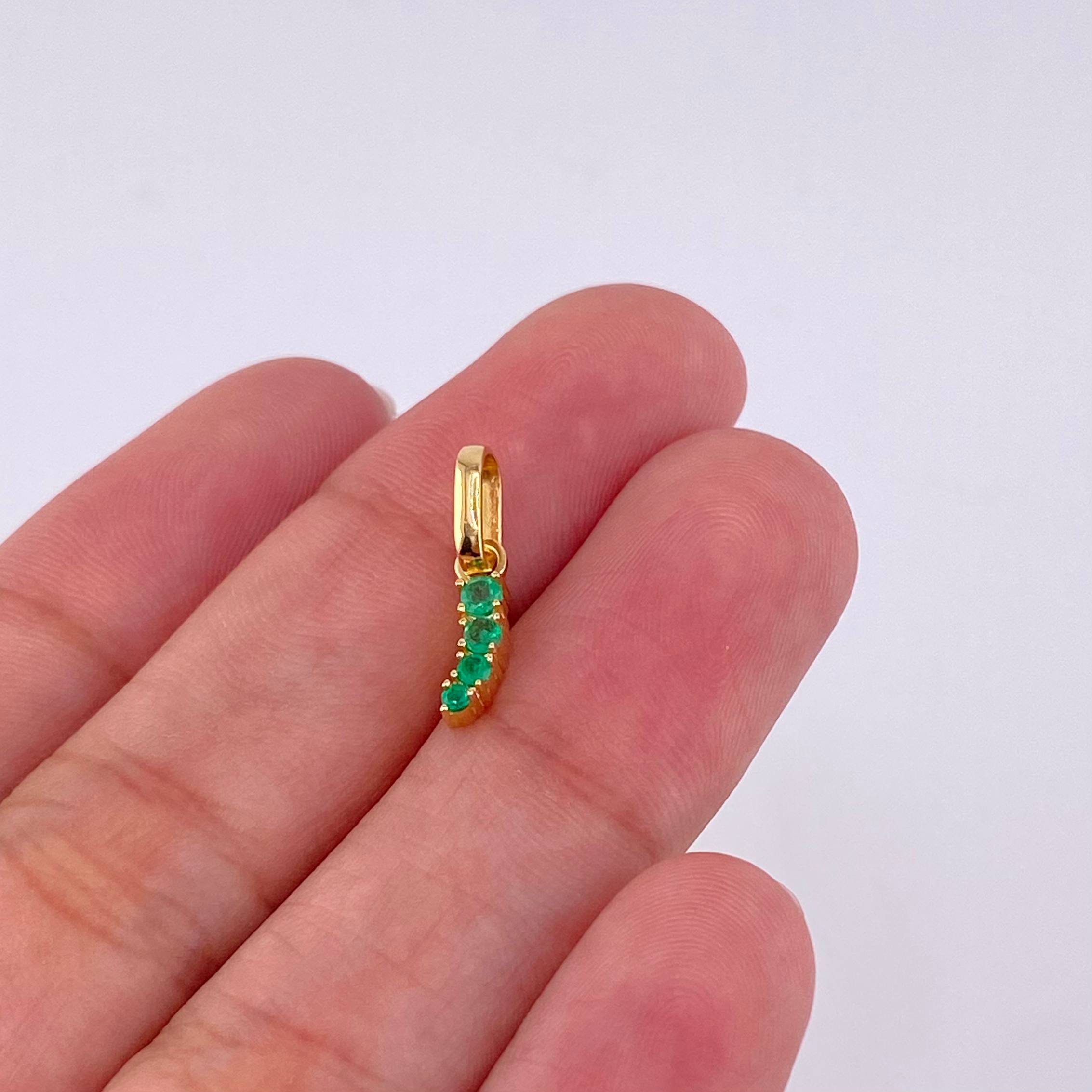 Dije Trinity Esmeraldas 13pts 0.65gr / 1.5cm / Oro 18K ©