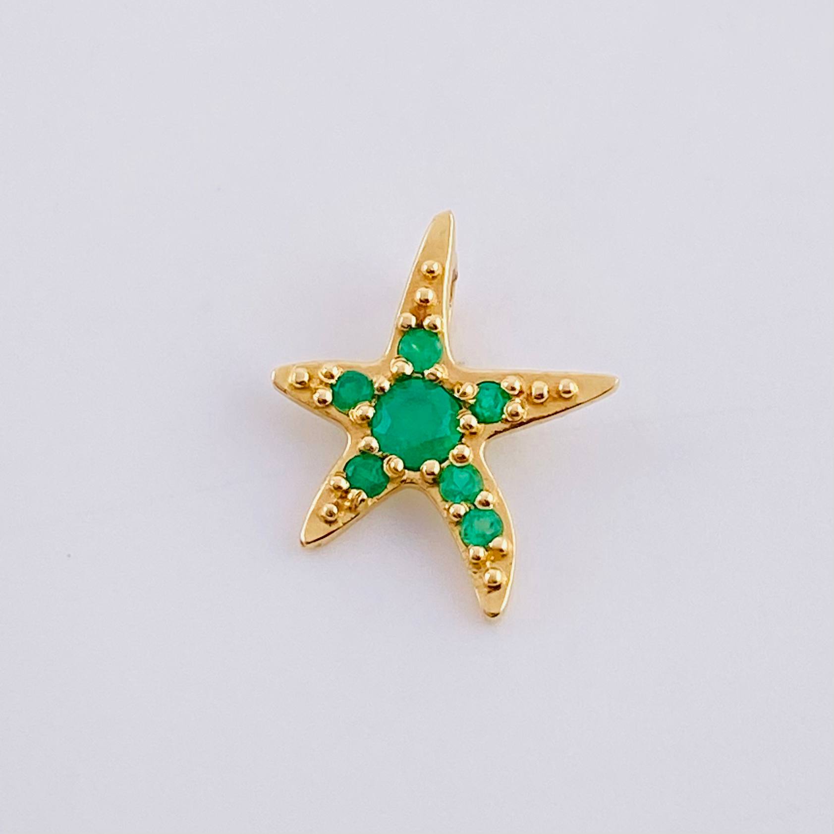 Starfish Pendant Emeralds 20pts 0.8gr / 1/2 in / 18K Yellow Gold ©