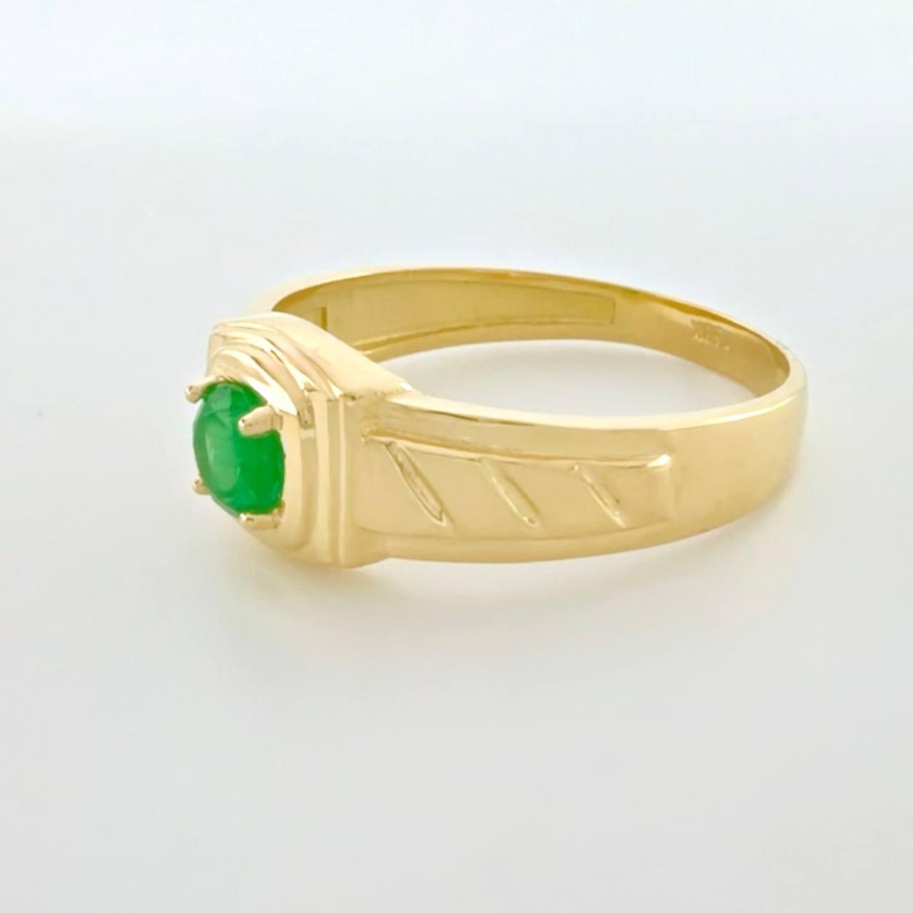 Anillo Solitario Gema Central Esmeraldas 45pts 3.65g / T9 1/4 Oro Amarillo 18K
