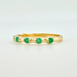 Emerald Band Ring 22pts Emeralds 7pts 2.25g / Size 6 1/2 Yellow Gold 18K