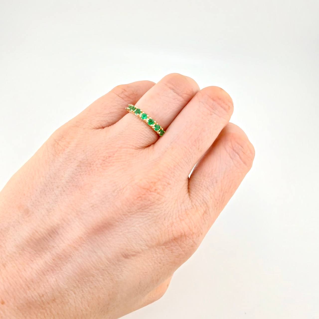 Anillo Cintillo Esmeraldas 43pts  2g / T6 Oro Amarillo 18K